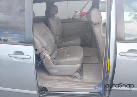 2007 Toyota Sienna Le z USA, uszkodzony, nr VIN 5TDZK23C47S032198